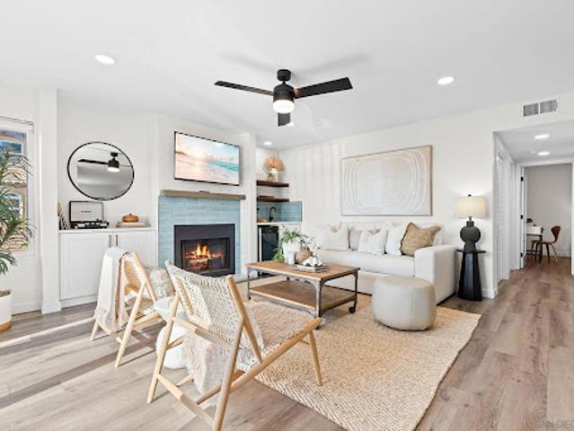 Apartment for sale in Oceanside, California