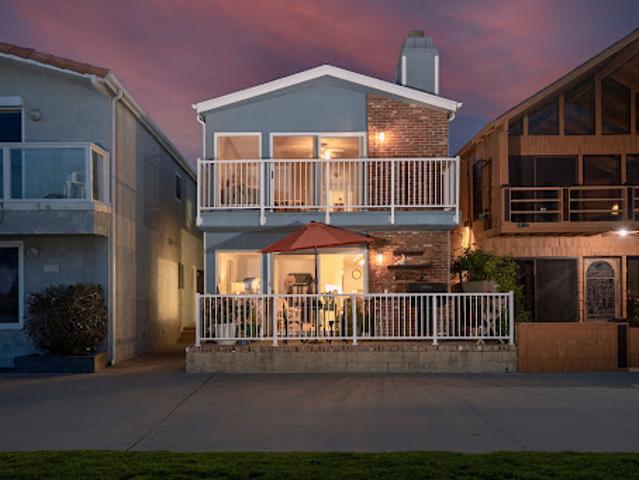 Apartment for sale in Seal Beach