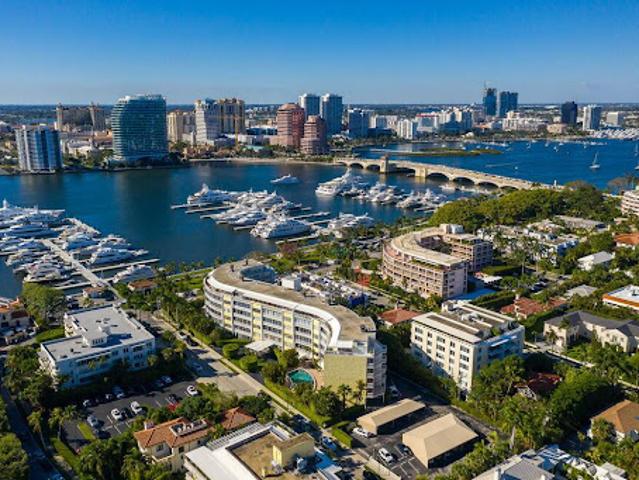 Apartment for sale in Palm Beach