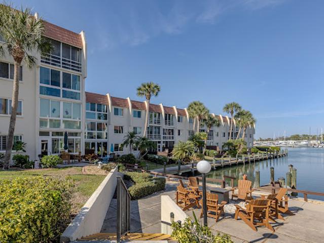 Apartment for sale in Canoga Park, California