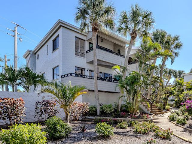 Apartment for sale in Canoga Park, California