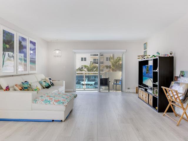 Apartment for sale in Hollywood Apartment for sale in Hollywood