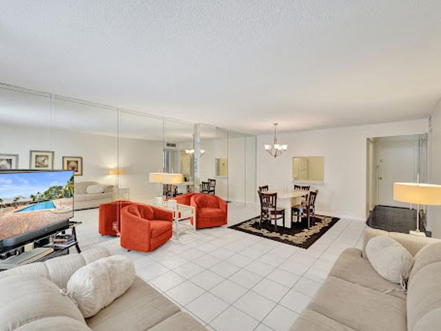 Apartment for sale in Dania, Florida