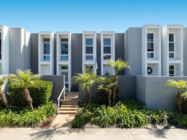 Apartment for sale in Huntington Beach