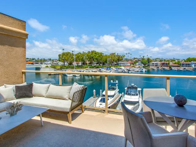 Apartment for rent in Newport Beach