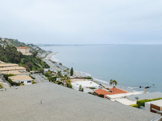 Apartment for sale in Malibu Apartment for sale in Malibu