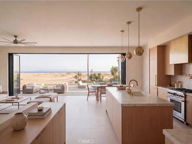 Apartment for sale in Corona Del Mar, California