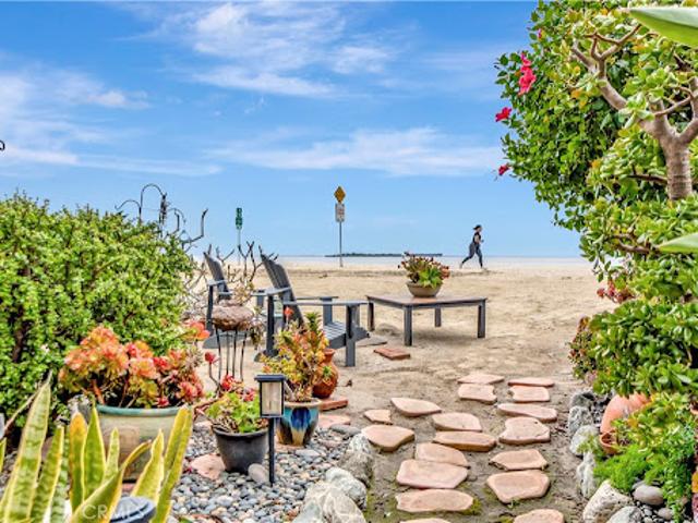 Apartment for sale in Long Beach, California