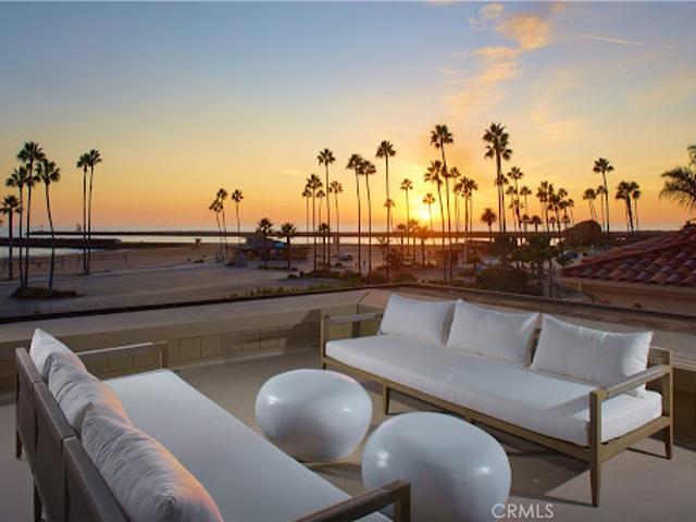 Apartment for sale in Corona Del Mar, California
