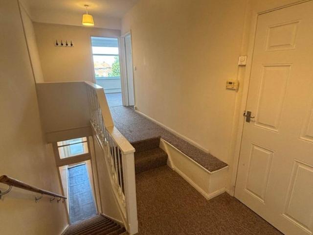 Apartment for rent in Roselands, Eastbourne