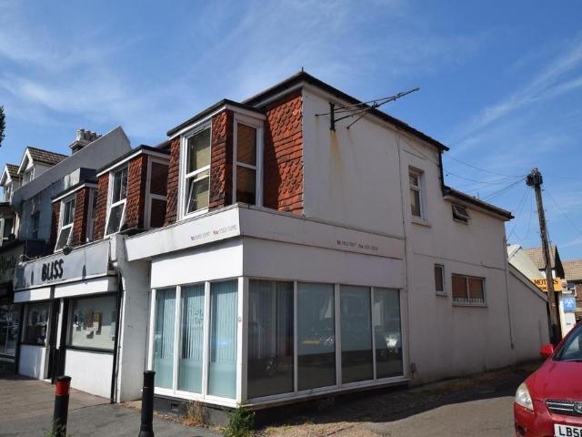 Apartment for rent in Roselands, Eastbourne