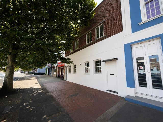 Apartment for rent in Roselands, Eastbourne