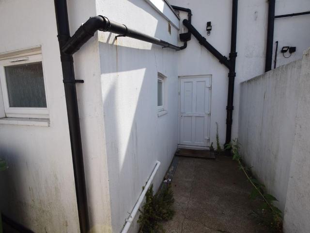 Apartment for rent in Roselands, Eastbourne