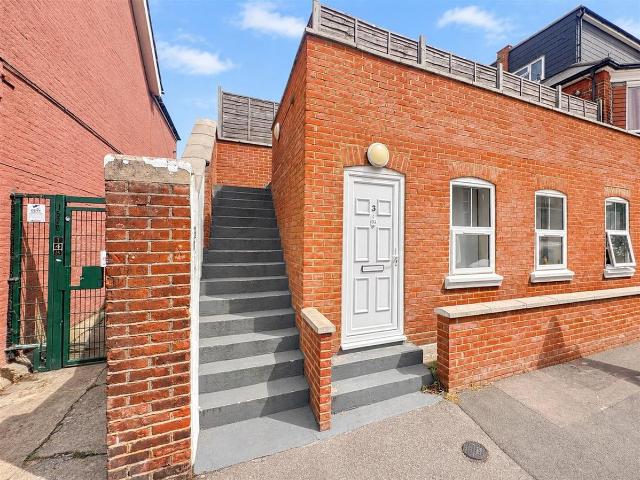 House for rent in Roselands, Eastbourne