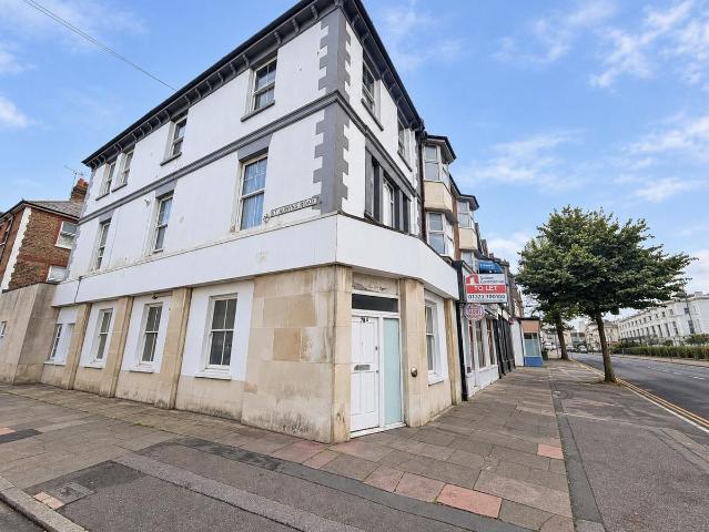 Apartment for rent in Roselands, Eastbourne