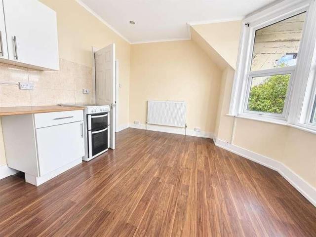 House for rent in Roselands, Eastbourne