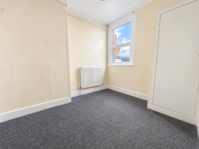 Apartment for rent in Roselands, Eastbourne