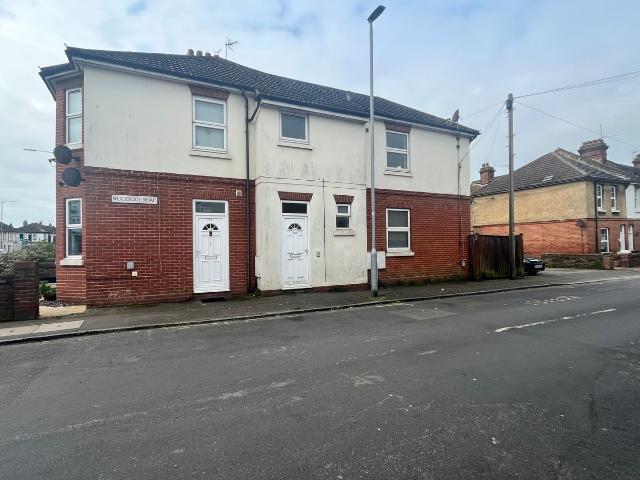 Studio for rent in Roselands, Eastbourne