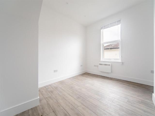 Studio for rent in Roselands, Eastbourne