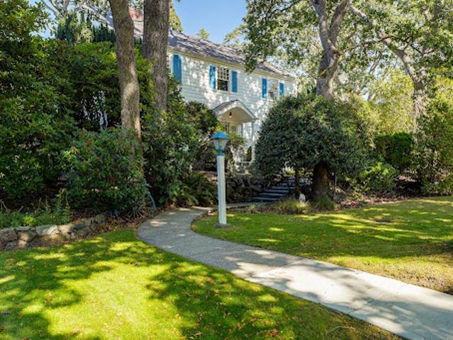 House for sale in Victoria, British Columbia