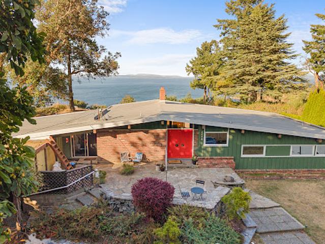 House for sale in Saanich, British Columbia