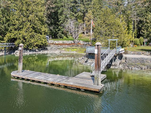 House for sale in Halfmoon Bay