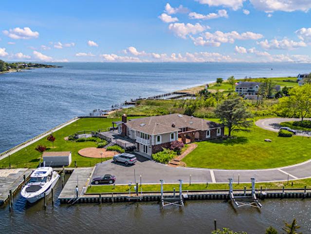 House for sale in Bay Shore