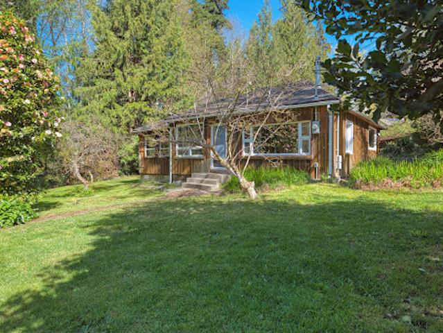 House for sale in Halfmoon Bay, British Columbia