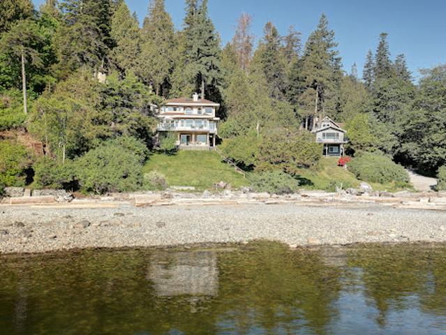 House for sale in Halfmoon Bay, British Columbia