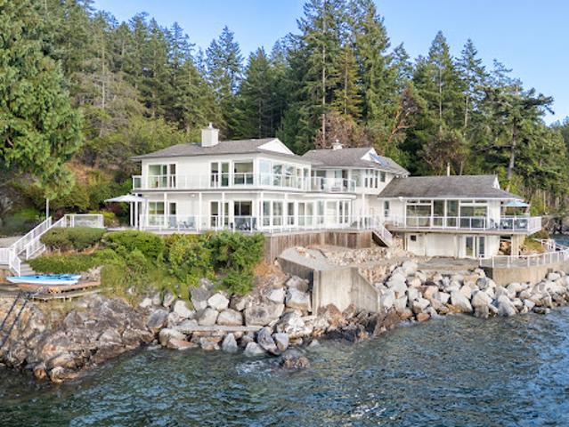 House for sale in Halfmoon Bay