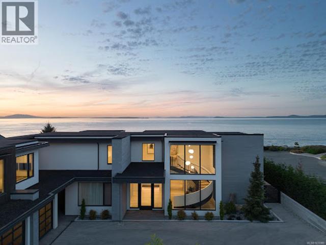 House for sale in Saanich, British Columbia