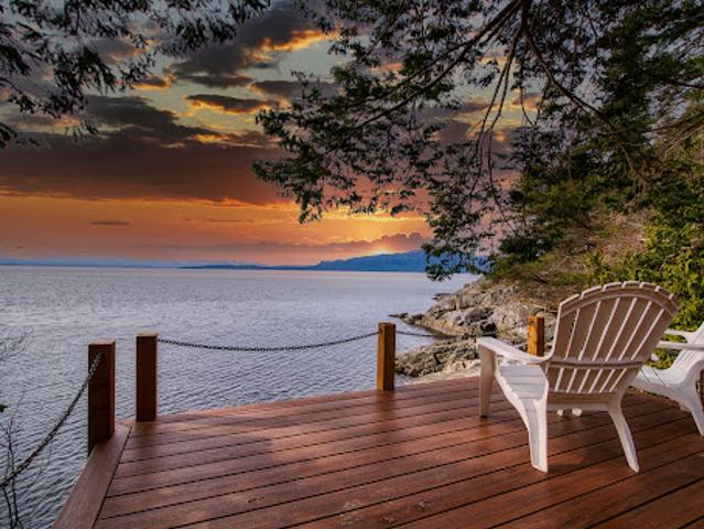 House for sale in Halfmoon Bay, British Columbia