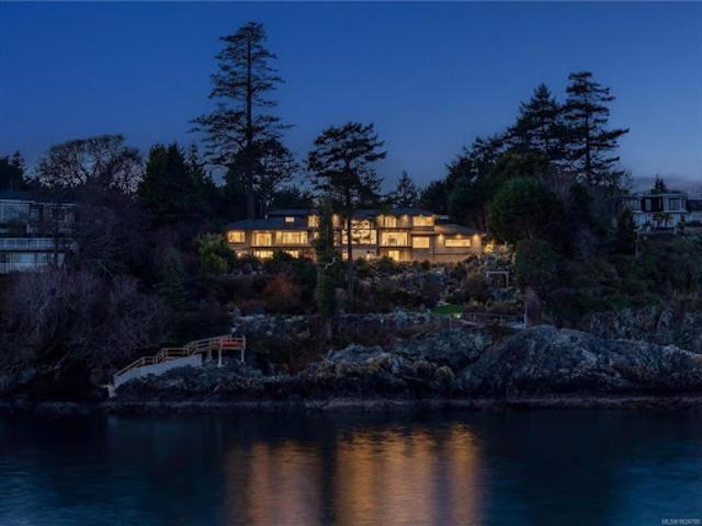 House for sale in Saanich, British Columbia