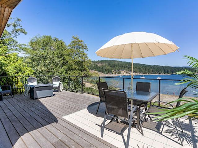 House for sale in Halfmoon Bay, British Columbia
