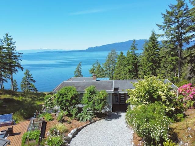 House for sale in Halfmoon Bay