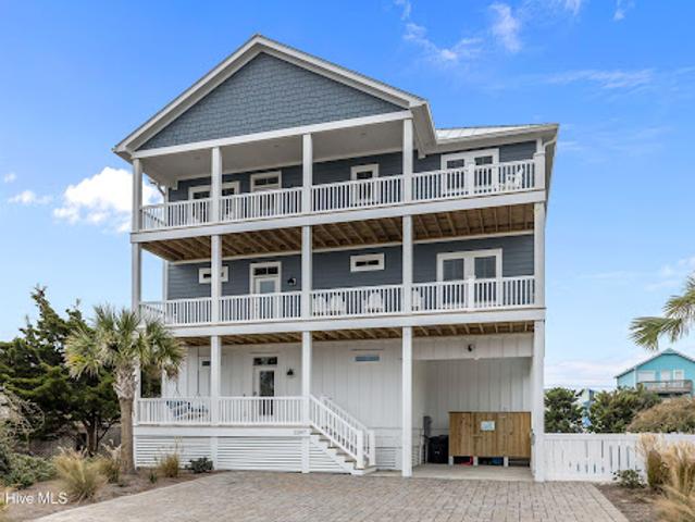 House for sale in Emerald Isle, North Carolina