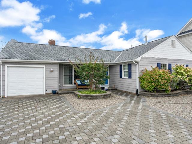 House for sale in Mantoloking, New Jersey