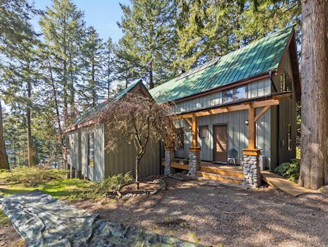 House for sale in Bowen Island, British Columbia