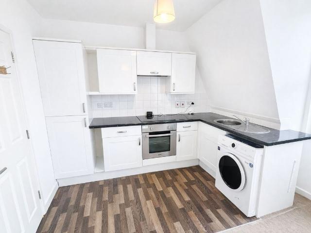 Apartment for rent in Roselands, Eastbourne