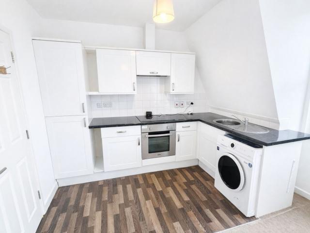 Apartment for rent in Roselands, Eastbourne