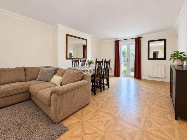Apartment for rent in Roselands, Eastbourne
