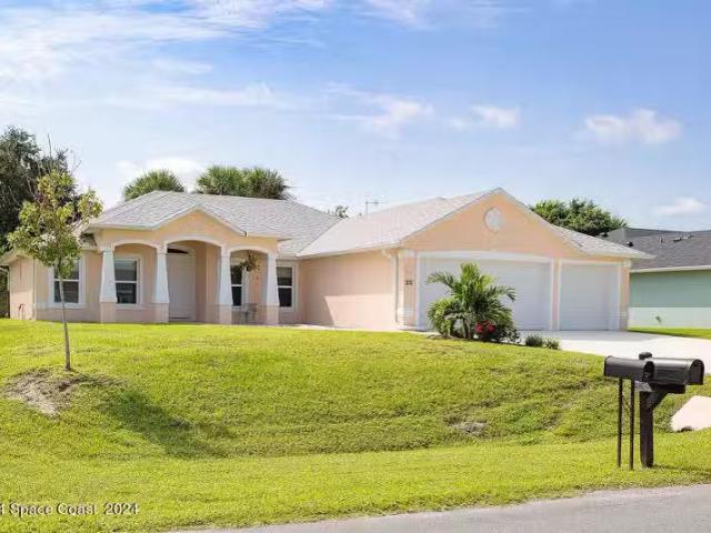 House for rent in Sebastian