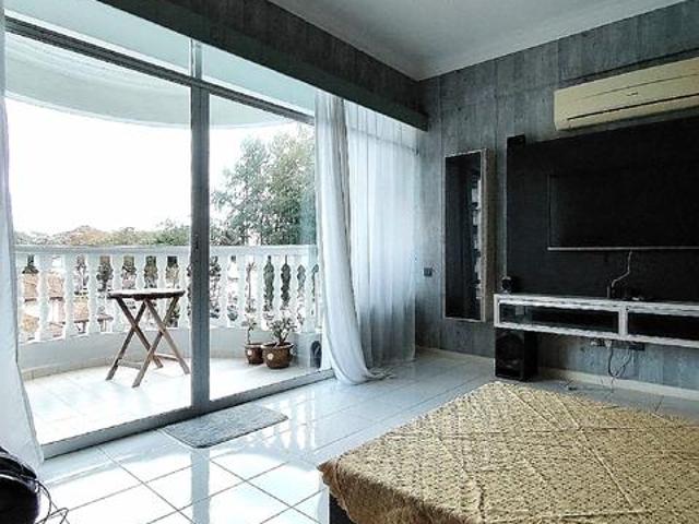 Condominium for sale in Malaka