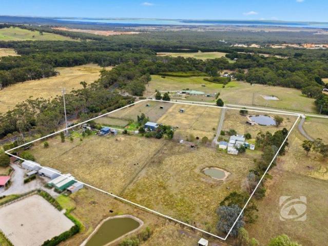Cottage for sale in Nyora, Victoria