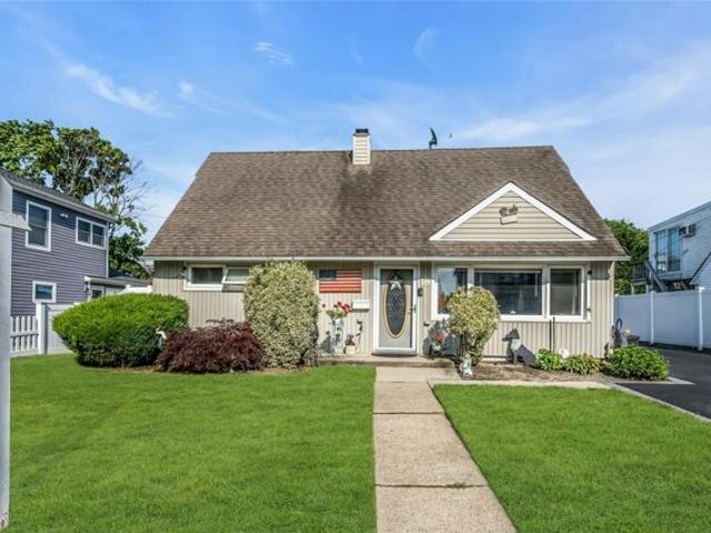House for sale in East Rockaway