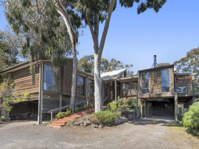 Cottage for rent in Warrandyte South, Melbourne