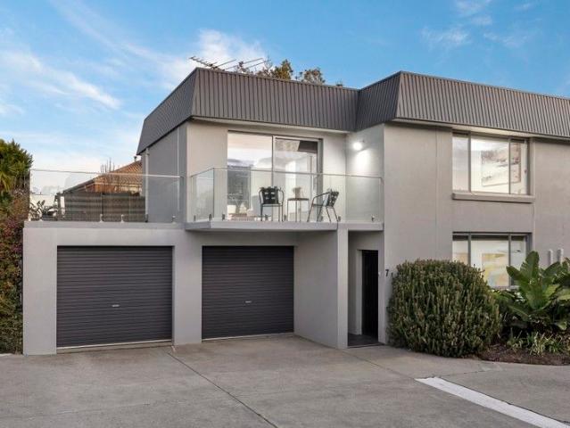 Townhouse for sale in Edithvale