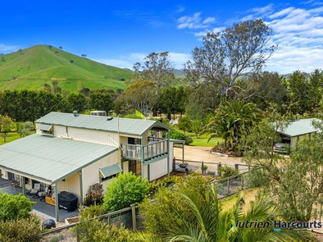 Cottage for rent in Bonnie Doon, Victoria