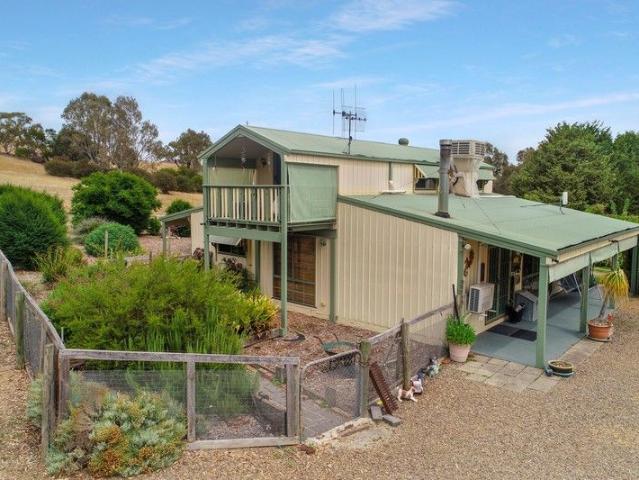 House for sale in Bonnie Doon, Victoria