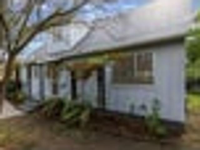 House for sale in Chaslands, Canterbury